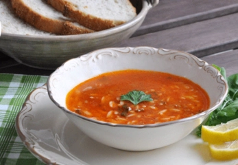 Kıymalı Arpa Şehriye Çorbası Tarifi ve Malzemeleri